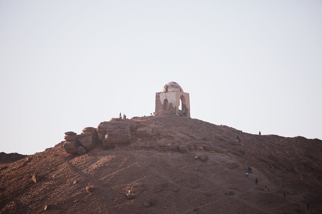 التصوف والطرق الدينية بالمغرب: تاريخها وتأثيرها على المجتمع والثقافة